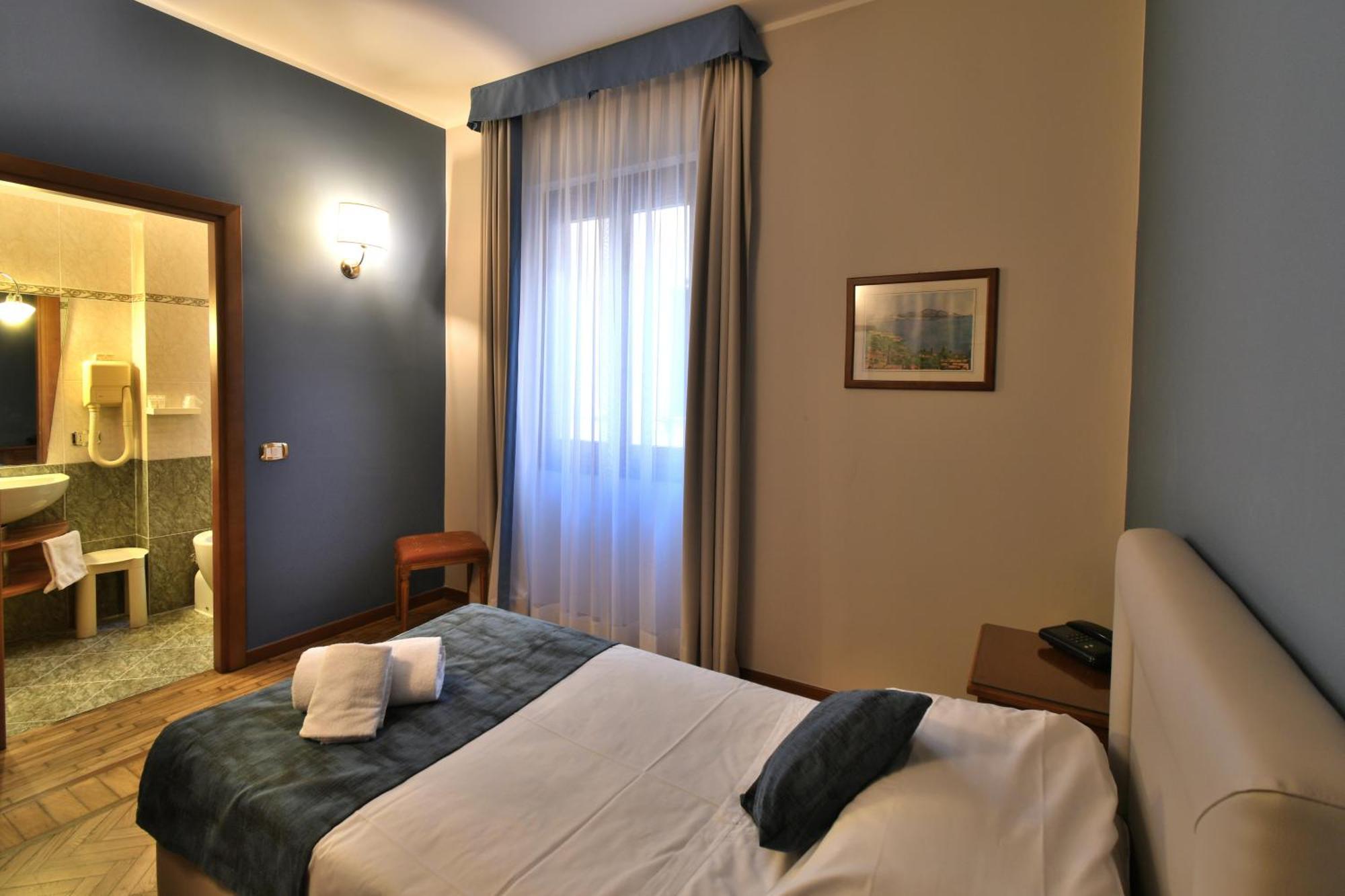 Hotel Cavour Rapallo Exterior photo