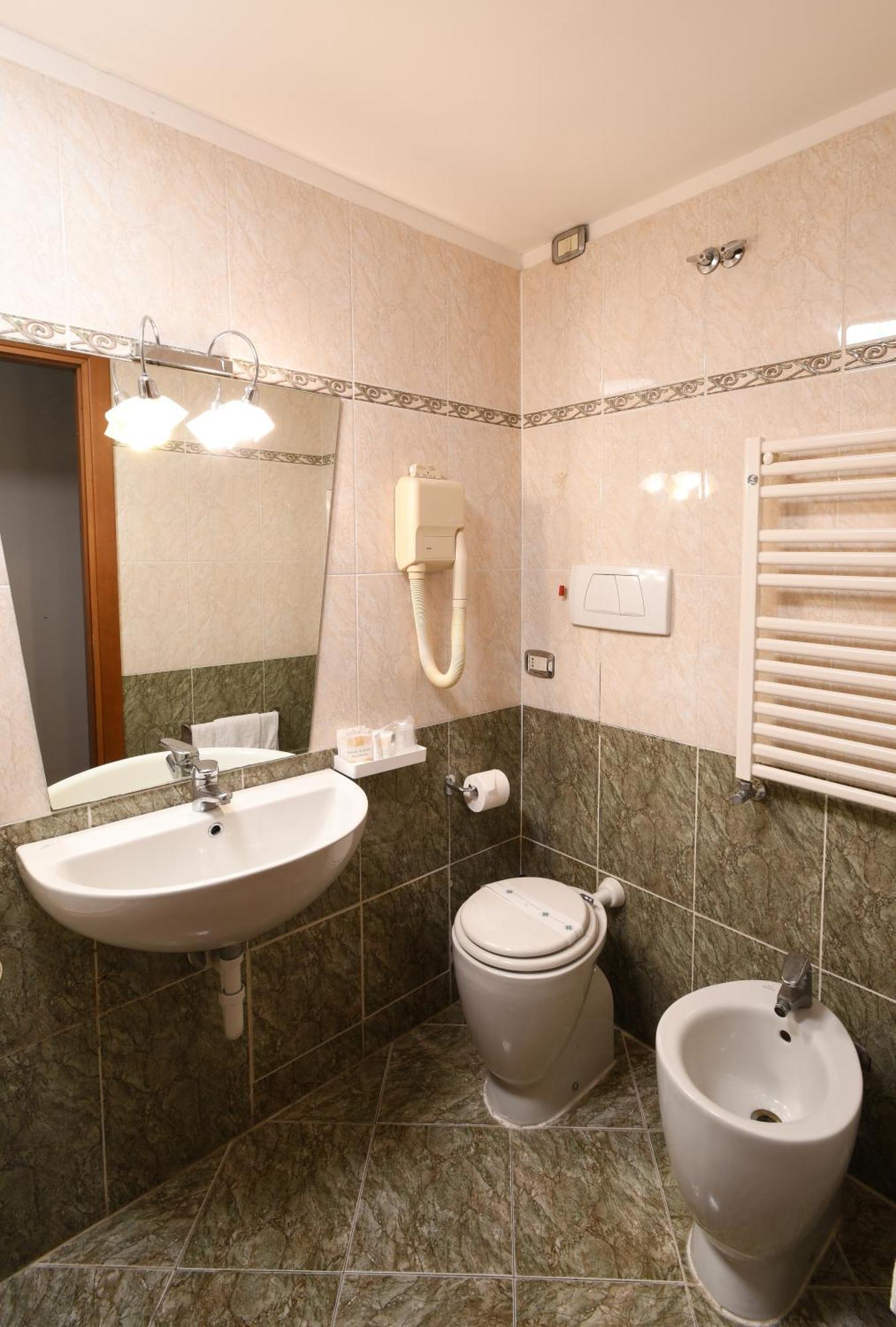 Hotel Cavour Rapallo Exterior photo