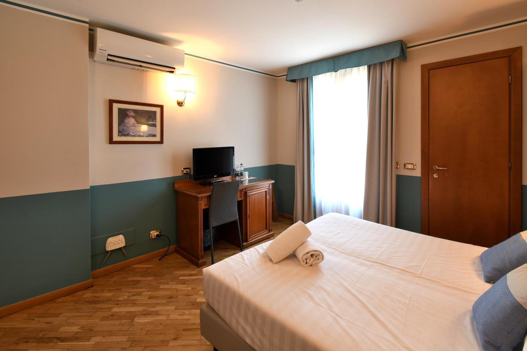 Hotel Cavour Rapallo Exterior photo
