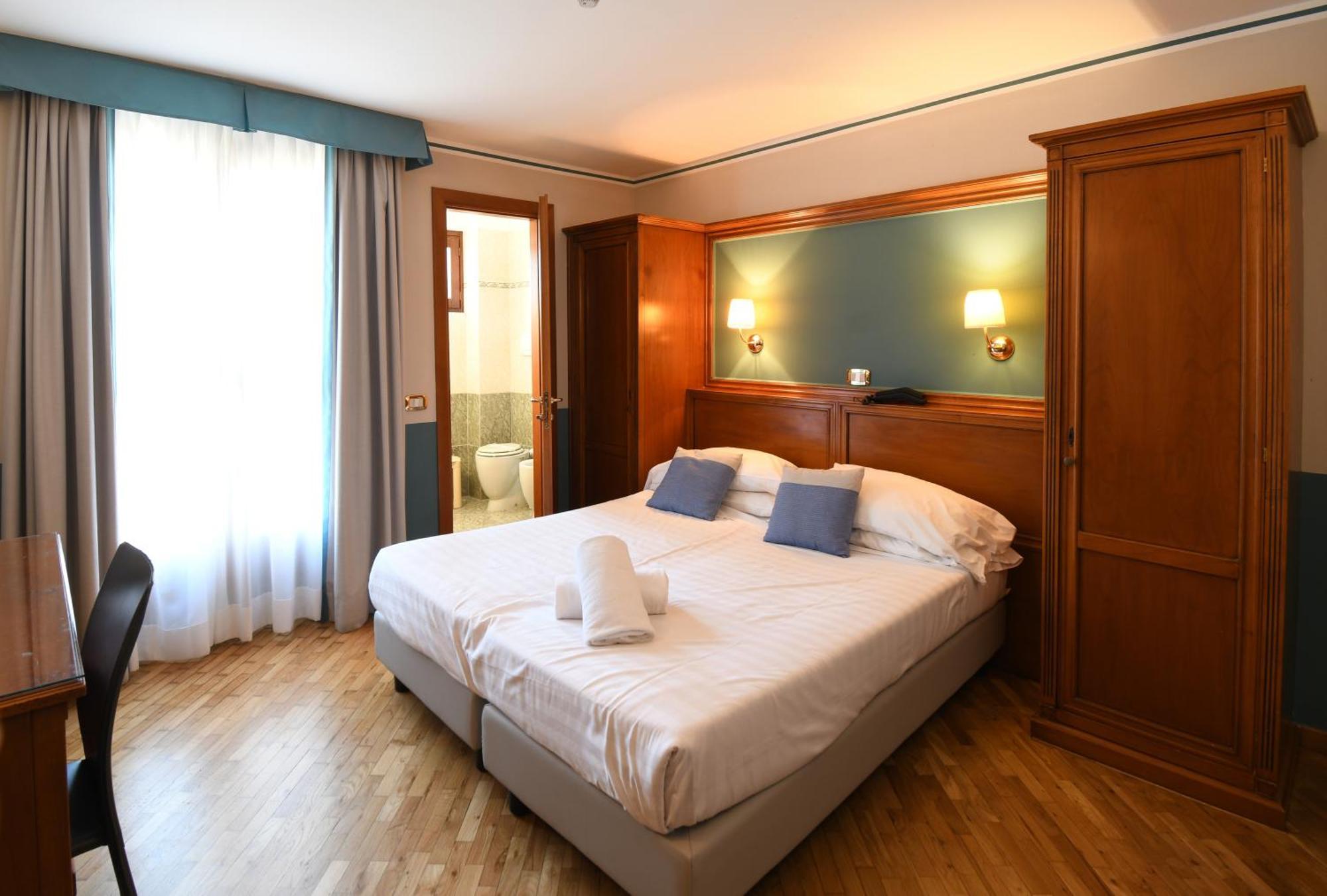 Hotel Cavour Rapallo Exterior photo